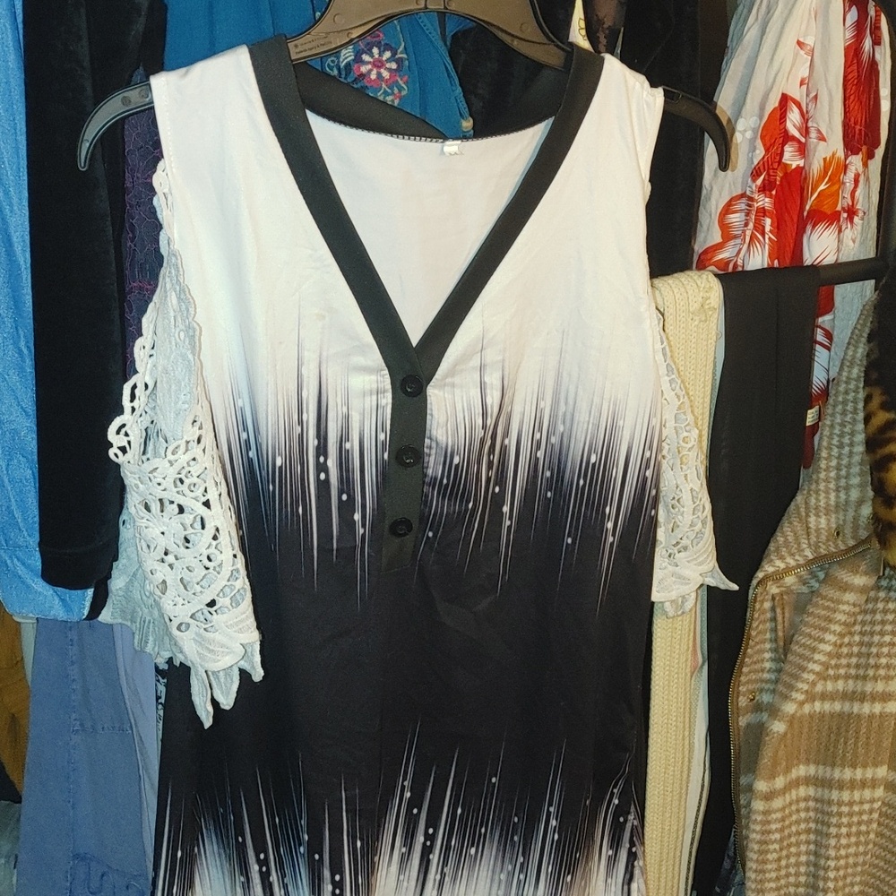 Elegant Ombre Black and White Blouse with Lace Sleeves